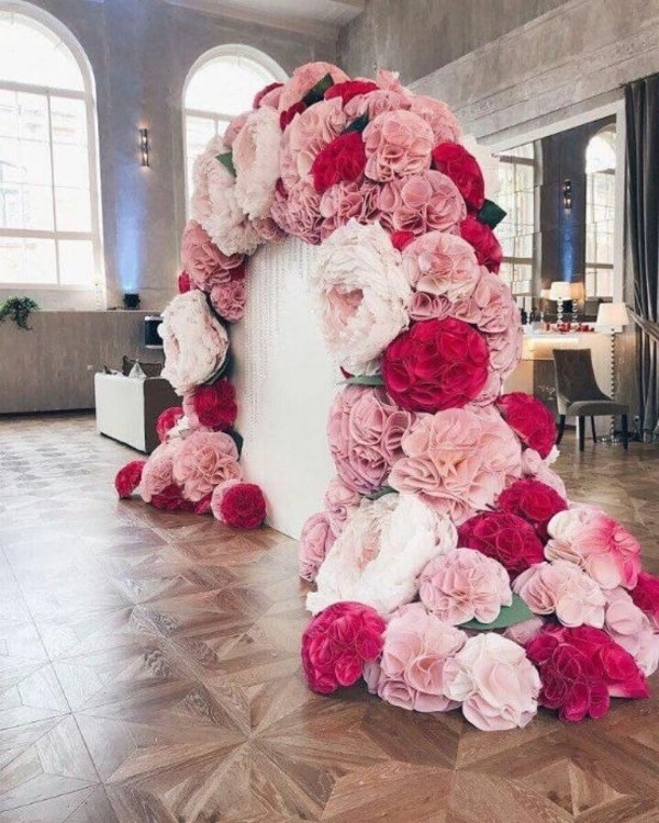 Top 10 mẫu phông cưới hoa giấy, backdrop cưới hoa giấy đẹp 2024 13 phong cuoi hoa giay 2 1