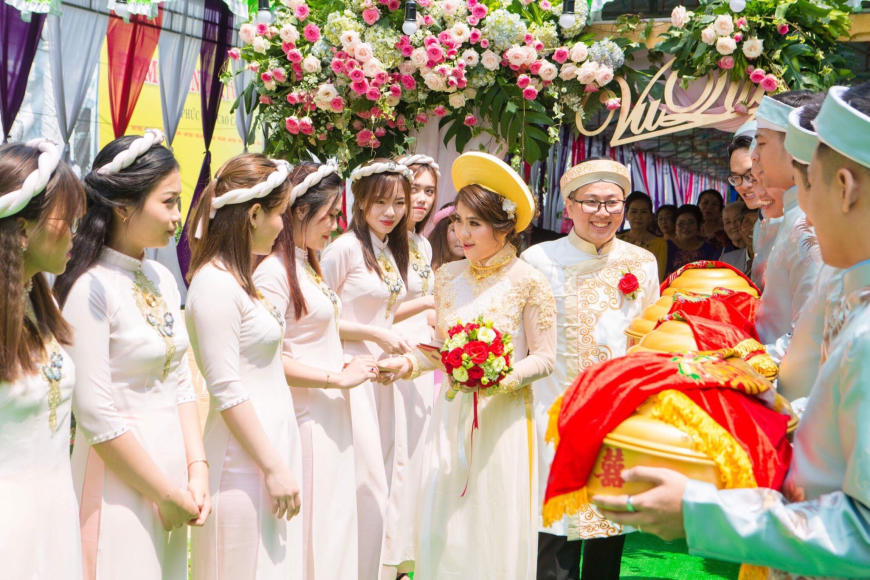 cuoi hoi dich vu be trap tron goi ngoc linh