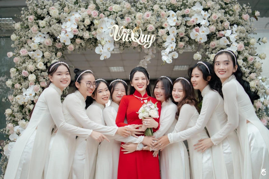 lựa chọn màu áo dài ăn hỏi