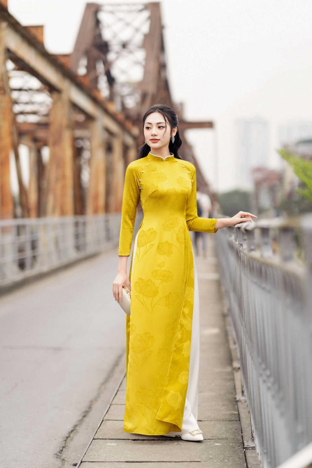 ao dai an hoi mau vang 1