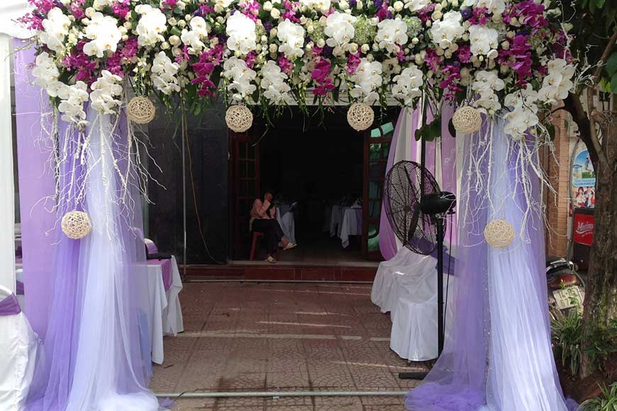 hình ảnh mẫu cổng hoa bằng vải lụa