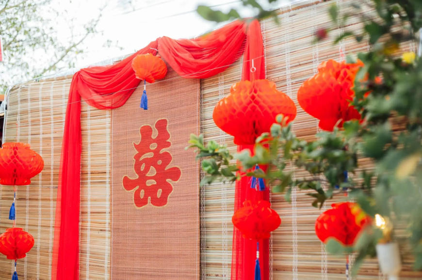 Cổng hoa cưới bằng đèn lồng