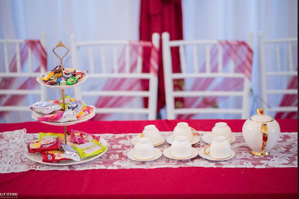 hình ảnh bàn trà nước trong rạp